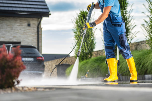 Best Driveway Cleaning and Restoration in Howard, WI